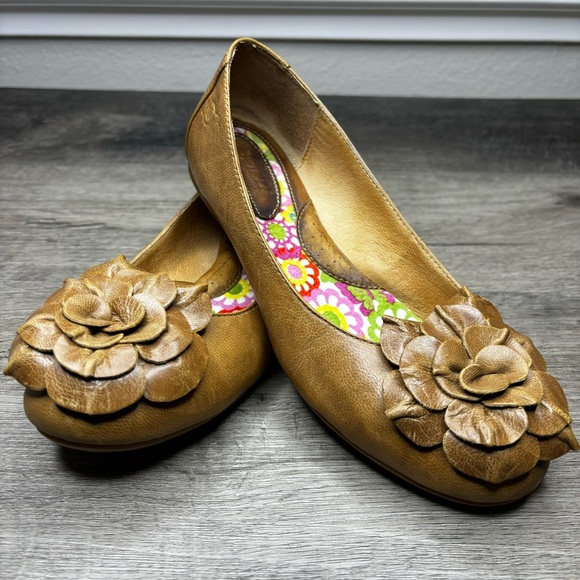 Born round toe flats, 3D flower embellishments, Good used condition - Picture 2 of 15